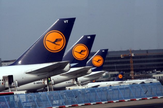Lufthansa скасувала майже 900 рейсів через страйк пілотів