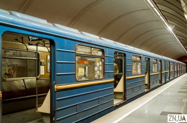 "Киевский метрополитен" восстановил движение поездов на двух станциях