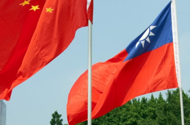Тайвань боится оказаться зажатым между Китаем и США - FT