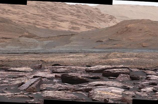 Ученые обнаружили на Марсе необычные фиолетовые камни
