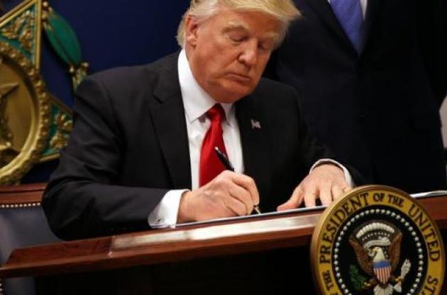 Трамп підписав указ про різке скорочення регулювання бізнесу