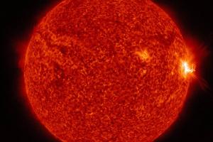 Астрономам удалось зафиксировать вспышки на "скрытой" стороне Солнца