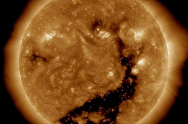 Обсерватория солнечной динамики сделала снимок "возвращения" корональной дыры