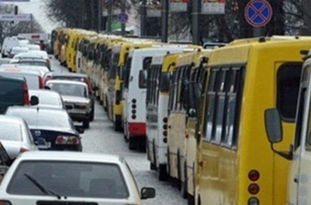 Киевский губернатор призвал снизить цены на проезд в маршрутках