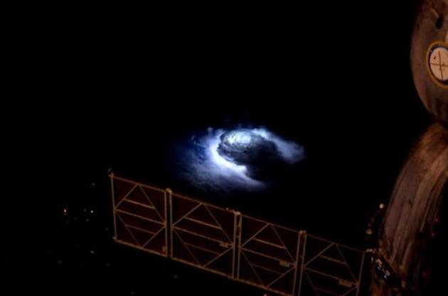 ESA опубликовало видео электрических ураганов Земли из космоса