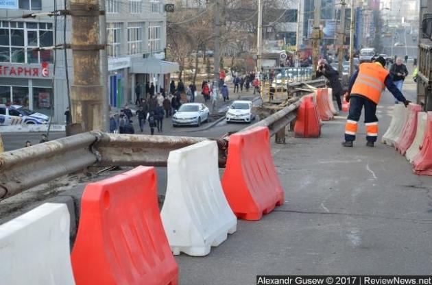 В Киеве движение по Шулявскому мосту частично восстановлено