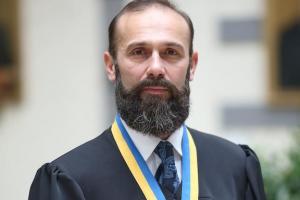 Подозреваемого в коррупции судью Высшего хозсуда Емельянова восстановили в должности – СМИ