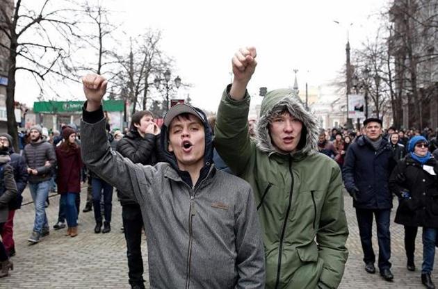 Что Путину делать с протестами? - Bloomberg