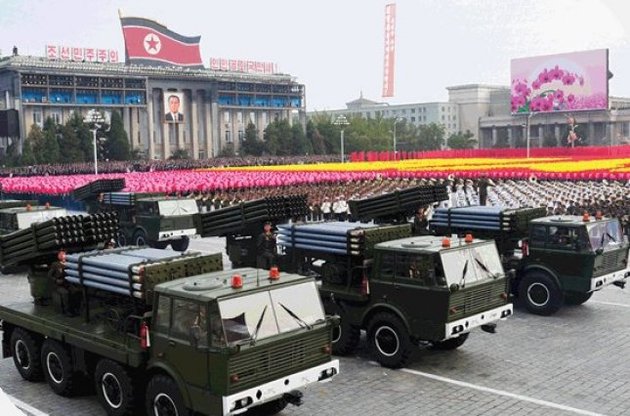 В КНДР военным парадом отмечают День Солнца