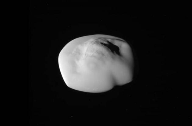 Cassini передала на Землю снимок космического "блюдца"