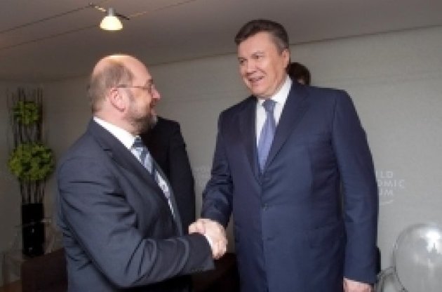 Президент Європарламенту і Янукович потиснули один одному руки у Давосі