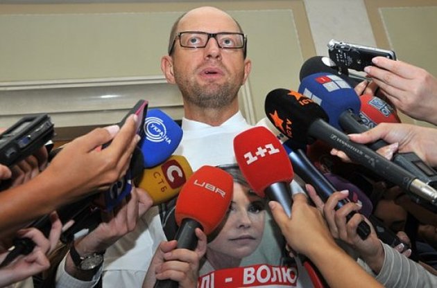 Яценюк пропонує ліквідувати Конституційний суд