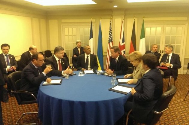 Порошенко на саміті НАТО вже більше години говорить з Обамою, Кемероном і Меркель