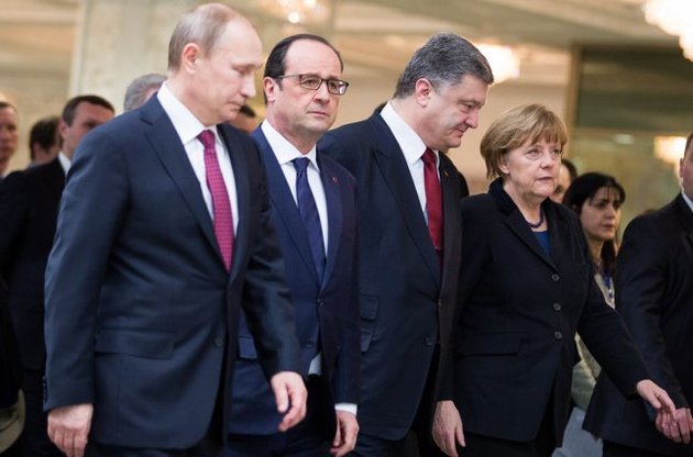 Порошенко вказав Меркель, Олланду і Путіну на порушення Мінських домовленностей