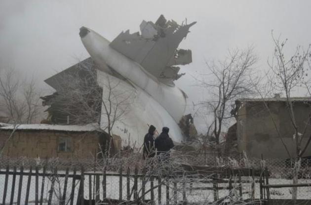 У Киргизстані відновили пошукові роботи на місці падіння турецького літака