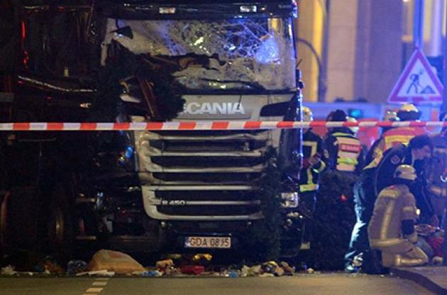 Меркель назвала наезд грузовика на посетителей ярмарки в Берлине терактом