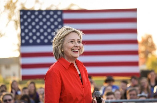 Клинтон наслаждается ролью "первой леди" на выборах в США - СМИ