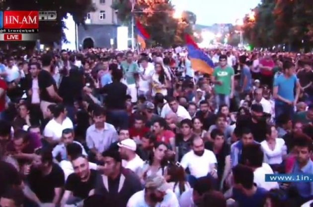 Поліція Єревана затримала 240 учасників акції протесту