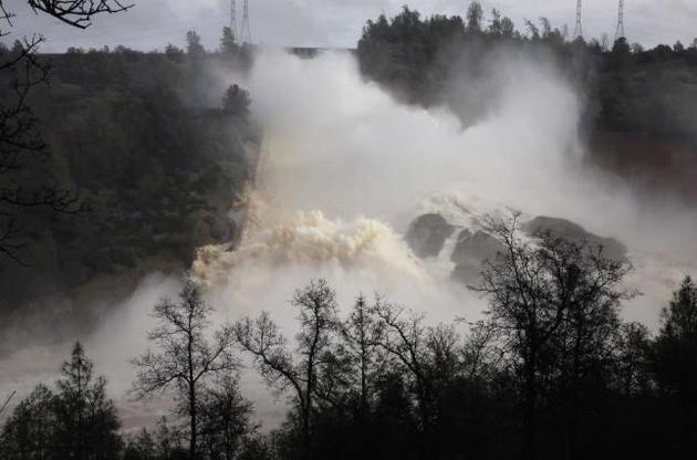 Из-за угрозы прорыва плотины в  Калифорнии эвакуируют не менее 188 тысяч человек