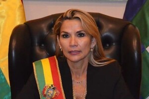 Временный президент Боливии Аньес заболела COVID