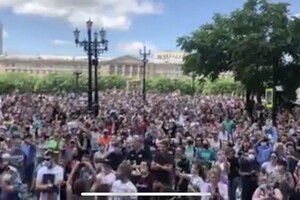 Жители Хабаровска вышли на митинг из-за губернатора, которого посадили за убийство