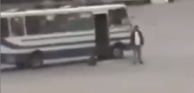 Вышел и поднял руки: появилось видео момента задержания луцкого террориста 