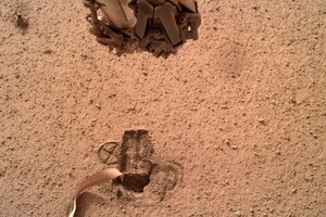 Аппарат InSight успешно засыпал ударный зонд песком