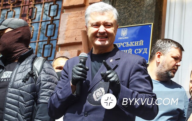 Адвокат рассказал, сколько в действительности дел открыто против Порошенко: «Уже 58, может и больше» 