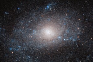 «Хаббл» сделал снимок галактики с «избытком» темной материи