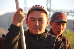 У ЄС відреагували на протести в Киргизстані та закликали врегулювати кризу мирним шляхом