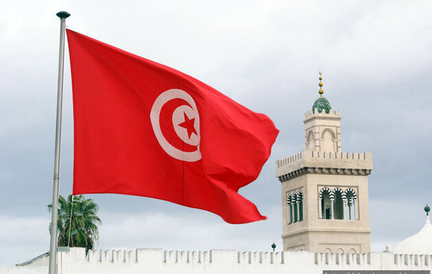 Тунис частично возвращается к ограничениям из-за COVID-19