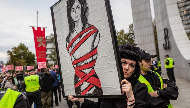 Конституционный суд Польши фактически запретил аборты, признав их «неконституционными»