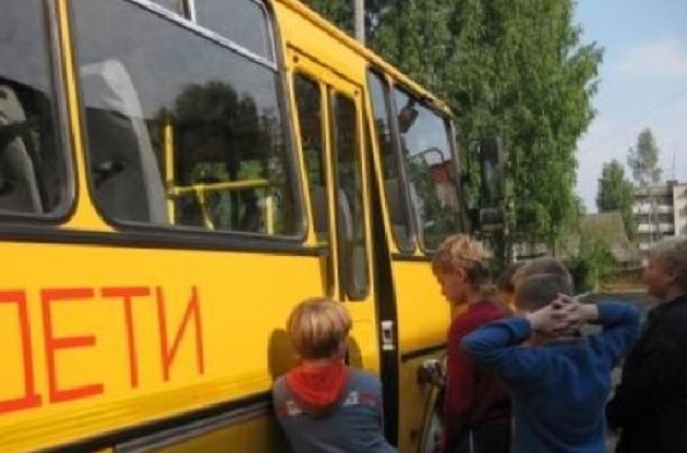 Бойовики розстріляли автобус із дітьми, є загиблі і поранені, - Тимчук