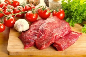 Отказ от употребления мяса связали с риском переломов костей