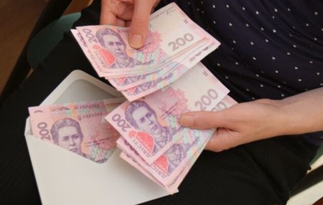 В Украине средняя зарплата выросла за год на 13,5%
