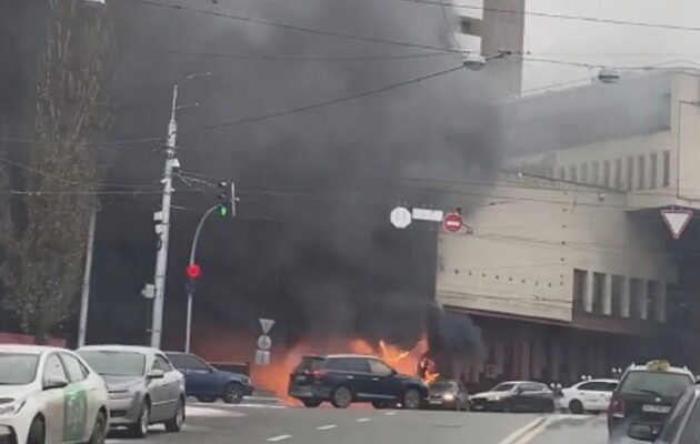 В центре Киева вспыхнул масштабный пожар 