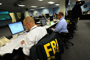 ФБР все чаще расследует коррупцию и отмывание денег в других станах – WSJ
