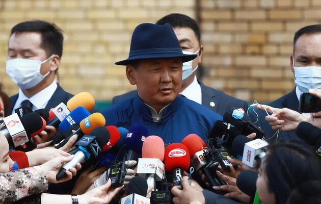 В Монголии после случая с транспортировкой роженицы с COVID-19 без теплой одежды премьер подал в отставку