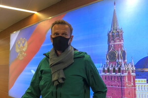 Генпрокуратура Росії вимагає замінити Навальному умовний термін на тюремний 
