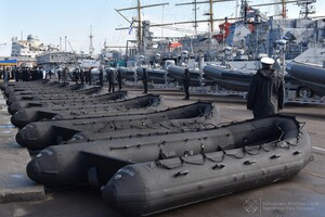 США передали украинскому  флоту 10 патрульных катеров и 70 надувных лодок