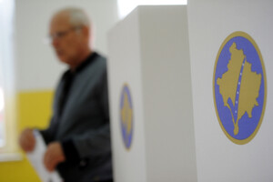 В Косово проходит голосование на досрочных парламентских выборах