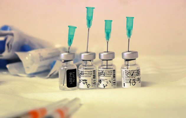 В Украине зарегистрировали антиковидную вакцину Pfizer 