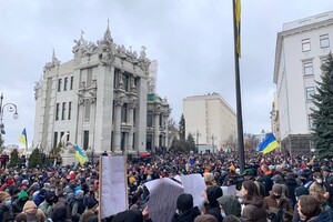 На Банковой около двух тысяч человек митингуют против приговора Стерненко: онлайн