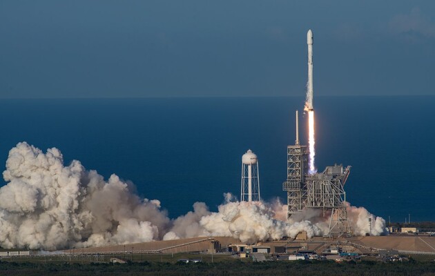 SpaceX отправит в космос еще 60 спутников Starlink 