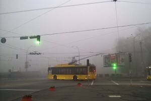 В Киеве в ближайшие часы ожидается густой туман, водителей просят не нарушать ПДД 