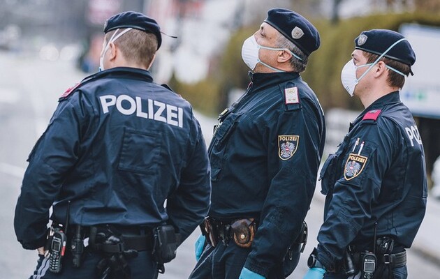 Нападение на украинцев в Австрии: полиция выдала ордер на арест одного из нападавших 