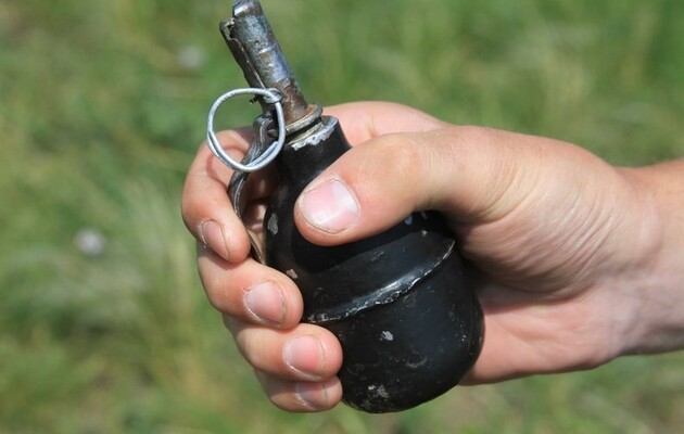 Мужчина бросил гранату в полицейских на Луганщине