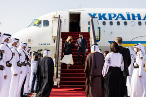 Зеленский прилетел в Катар с официальным визитом