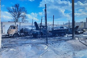 В воинской части на Луганщине сгорели четыре бензовоза: фоторепортаж
