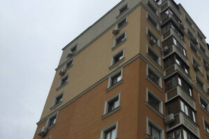 В жилом доме Одессы упал лифт с полицейскими и понятыми